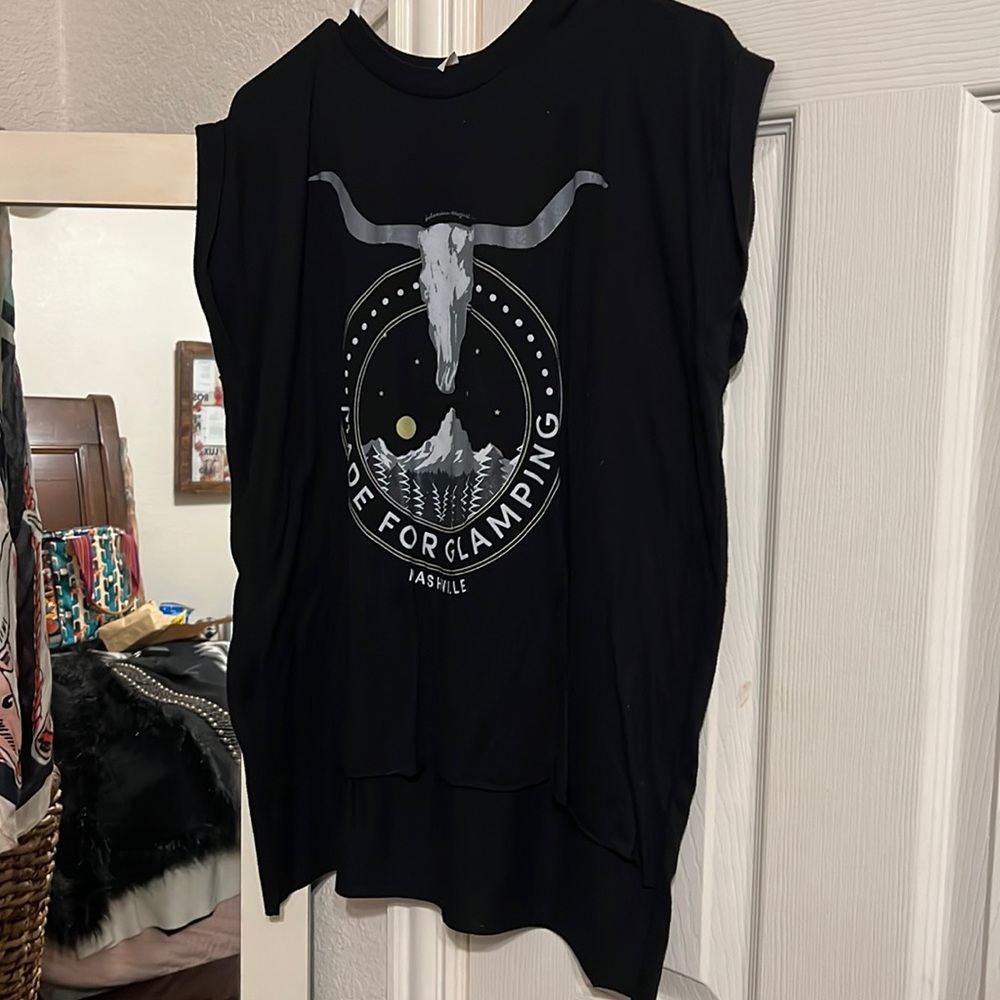 Cute Boutique Western Cow long horn skull tee MADE FOR GLAMPING Black tee sz L